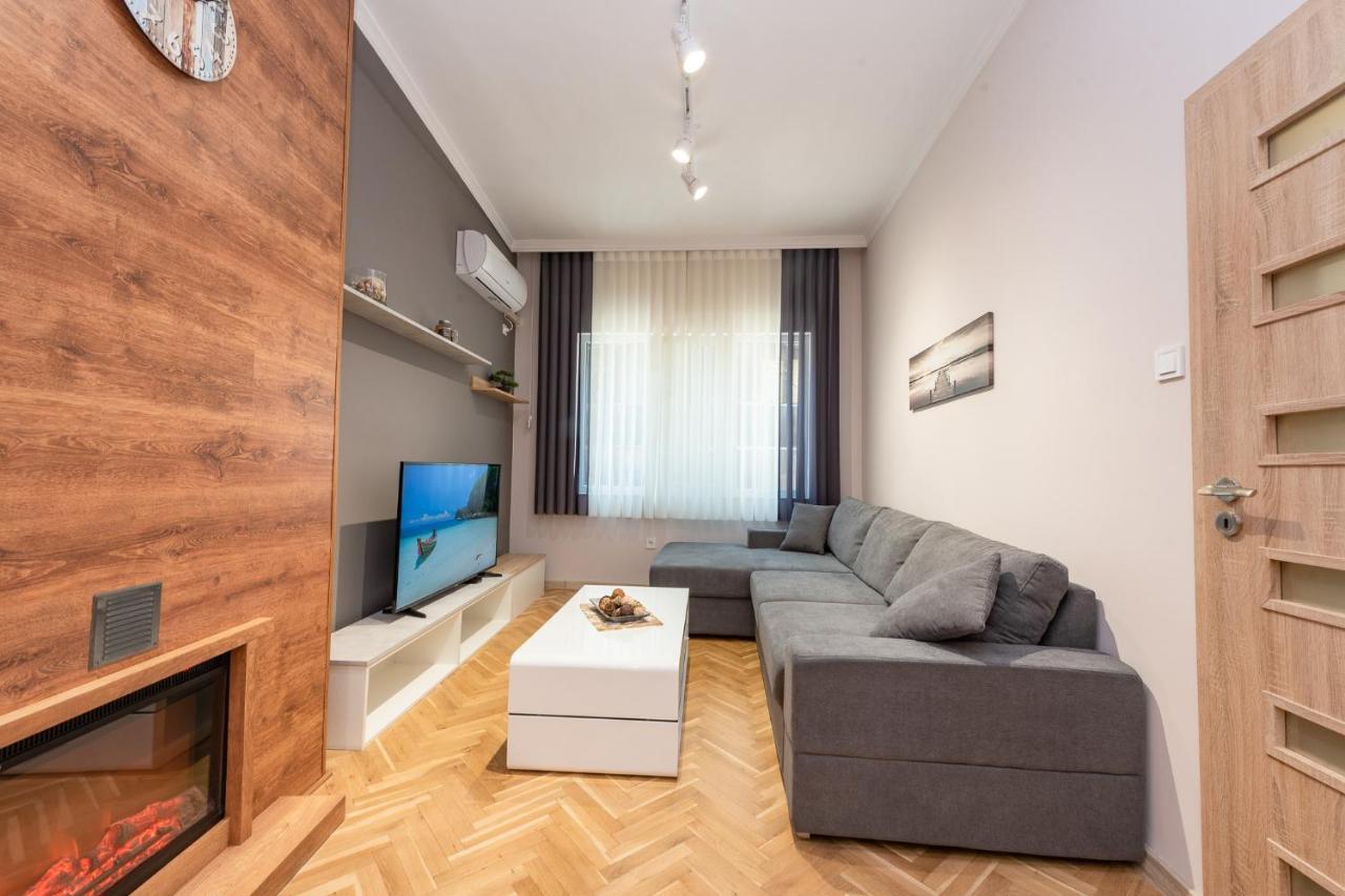 Downtown Apartment Burgas Bagian luar foto