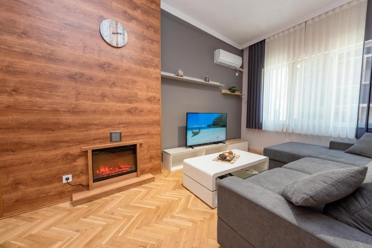 Downtown Apartment Burgas Bagian luar foto