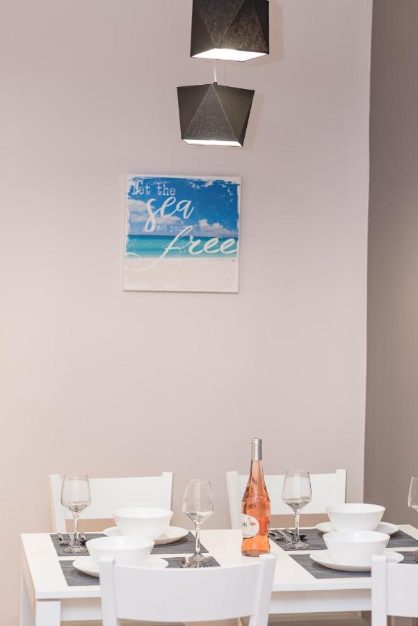 Downtown Apartment Burgas Bagian luar foto